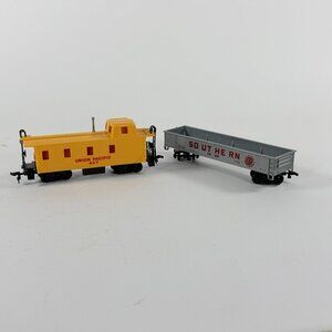 Vintage 2 Bachmann HO Scale Union Pacific Caboose Southern Gondola Train Cars